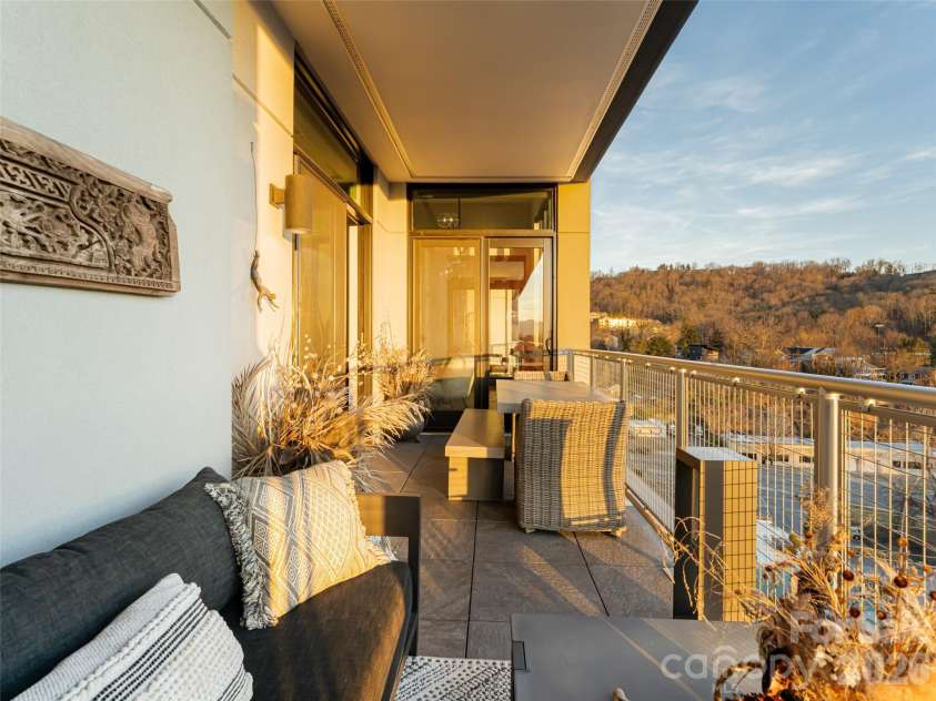 145 Biltmore Avenue, Asheville, NC 28801.  MLS# CAR4372434, YatesRealty ID 342. 