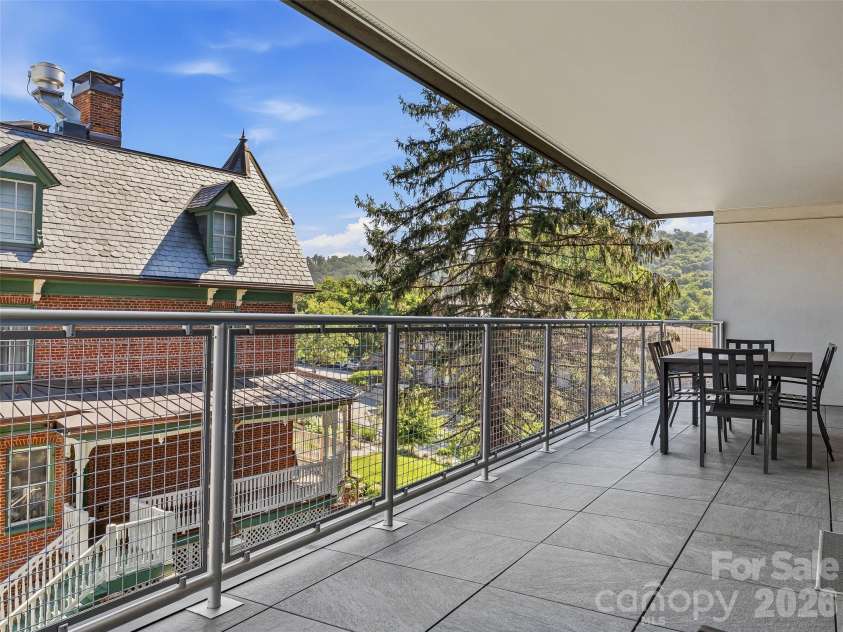 145 Biltmore Avenue, Asheville, NC 28801.  MLS# CAR4390201, YatesRealty ID 342. 