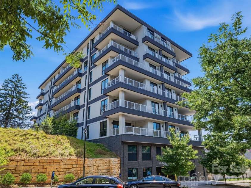 145 Biltmore Avenue, Asheville, NC 28801.  MLS# CAR4390201, YatesRealty ID 342. 