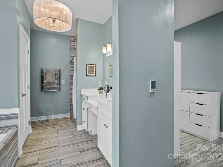 13 Roberts Street, Weaverville, NC 28787.  MLS# CAR4202654, YatesRealty ID 3420. En Suite Bath