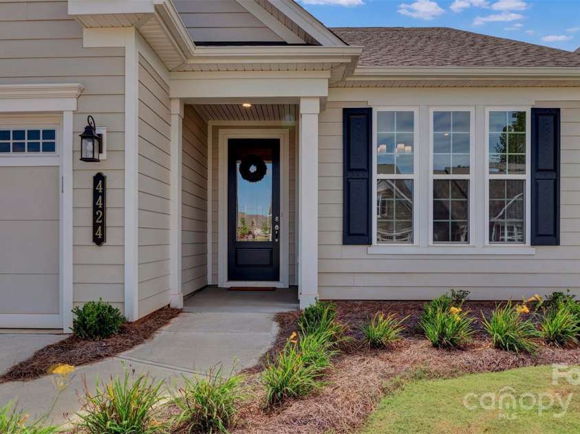 4424 Moxie Way, Charlotte, NC 28215.  MLS# CAR4301457, YatesRealty ID 3420. Covered Entry