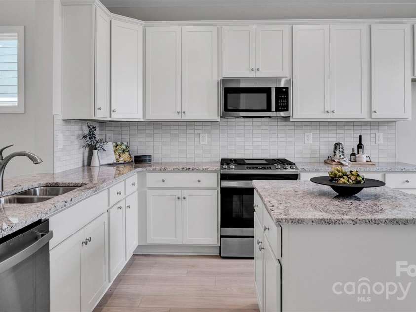 4424 Moxie Way, Charlotte, NC 28215.  MLS# CAR4301457, YatesRealty ID 3420. Kitchen 