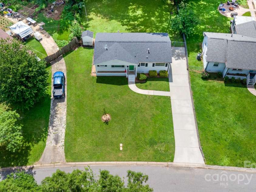 3615 Kempton Place, Charlotte, NC 28208.  MLS# CAR4262942, YatesRealty ID 34200. No HOA means more freedom and flexibility