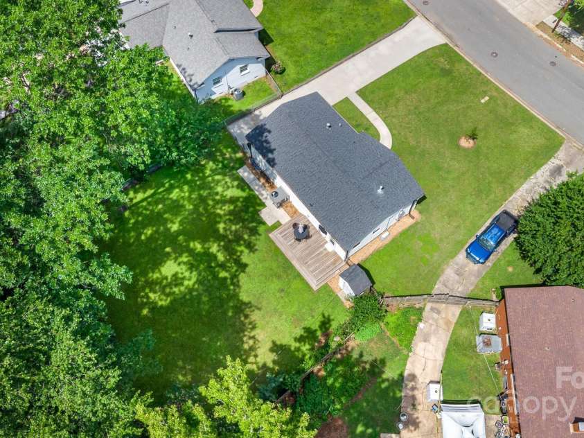 3615 Kempton Place, Charlotte, NC 28208.  MLS# CAR4262942, YatesRealty ID 34200. No HOA means more freedom and flexibility