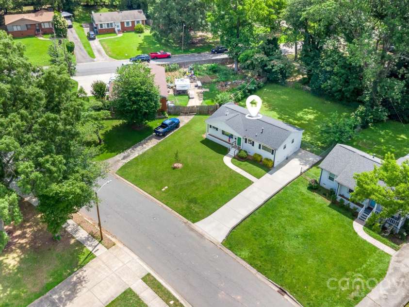 3615 Kempton Place, Charlotte, NC 28208.  MLS# CAR4262942, YatesRealty ID 34200. No HOA means more freedom and flexibility