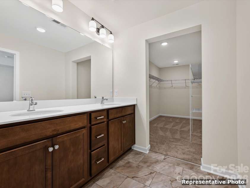 6067 White Aster Lane, Charlotte, NC 28216.  MLS# CAR4398357, YatesRealty ID 34200. 