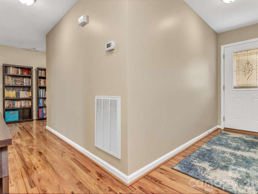 210 Allen Paul Drive, Hendersonville, NC 28791.  MLS# CAR4395048, YatesRealty ID 34201. 