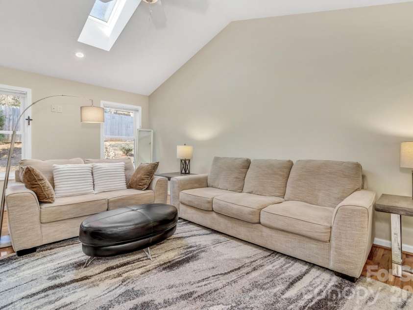 210 Allen Paul Drive, Hendersonville, NC 28791.  MLS# CAR4395048, YatesRealty ID 34201. 