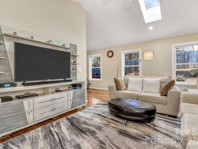 210 Allen Paul Drive, Hendersonville, NC 28791.  MLS# CAR4395048, YatesRealty ID 34201. 
