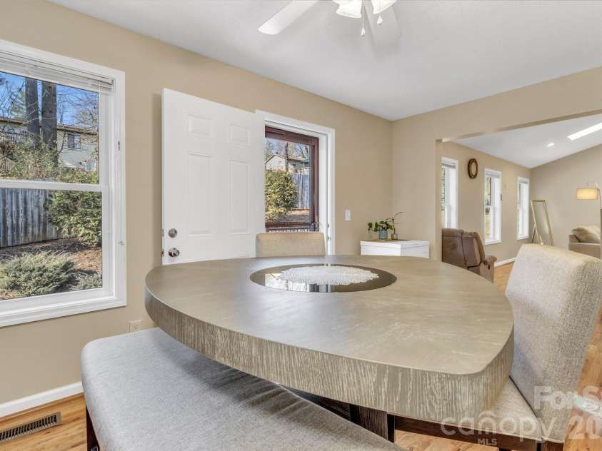210 Allen Paul Drive, Hendersonville, NC 28791.  MLS# CAR4395048, YatesRealty ID 34201. 