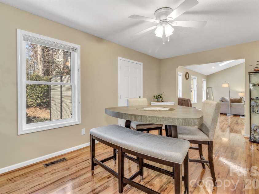 210 Allen Paul Drive, Hendersonville, NC 28791.  MLS# CAR4395048, YatesRealty ID 34201. 