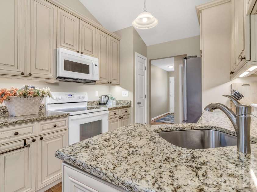 210 Allen Paul Drive, Hendersonville, NC 28791.  MLS# CAR4395048, YatesRealty ID 34201. 