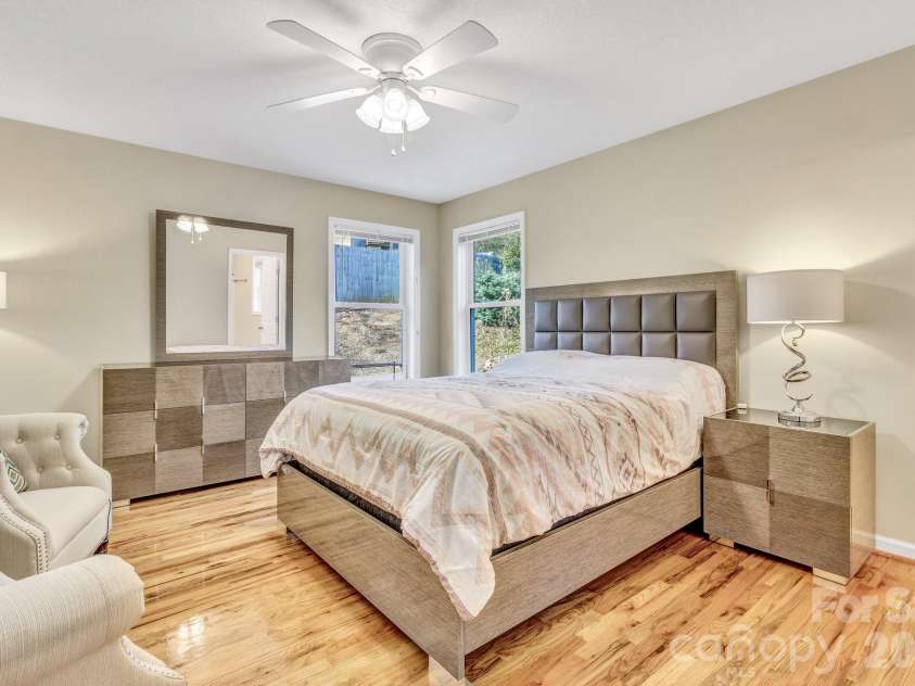 210 Allen Paul Drive, Hendersonville, NC 28791.  MLS# CAR4395048, YatesRealty ID 34201. 