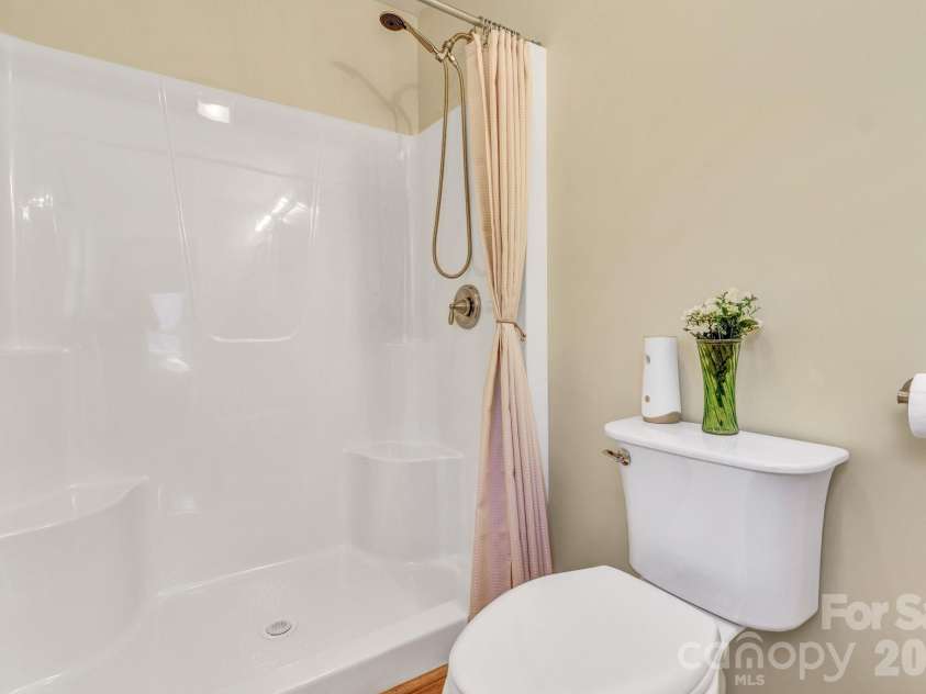 210 Allen Paul Drive, Hendersonville, NC 28791.  MLS# CAR4395048, YatesRealty ID 34201. 