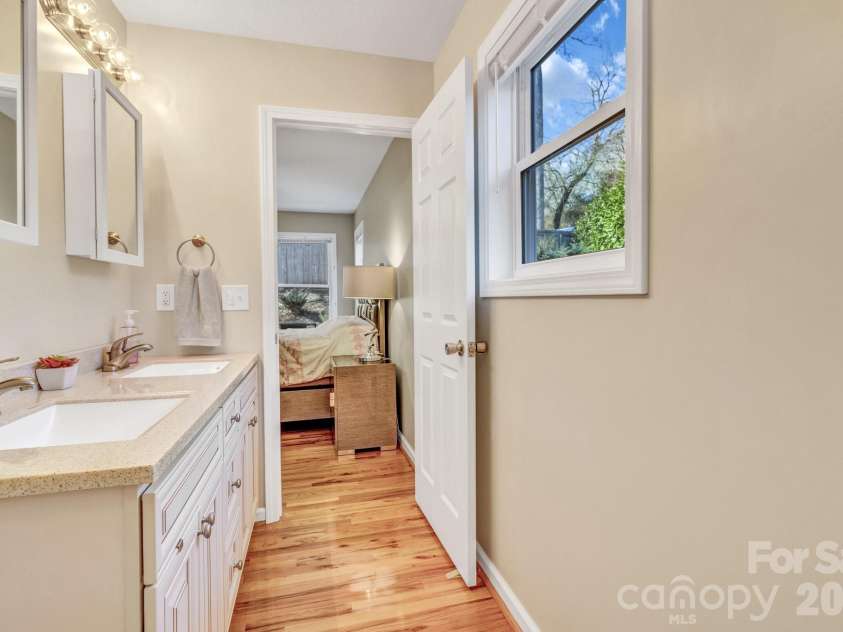 210 Allen Paul Drive, Hendersonville, NC 28791.  MLS# CAR4395048, YatesRealty ID 34201. 