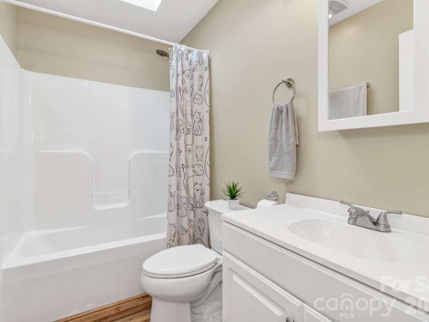 210 Allen Paul Drive, Hendersonville, NC 28791.  MLS# CAR4395048, YatesRealty ID 34201. 