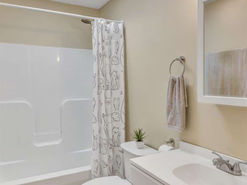 210 Allen Paul Drive, Hendersonville, NC 28791.  MLS# CAR4395048, YatesRealty ID 34201. 