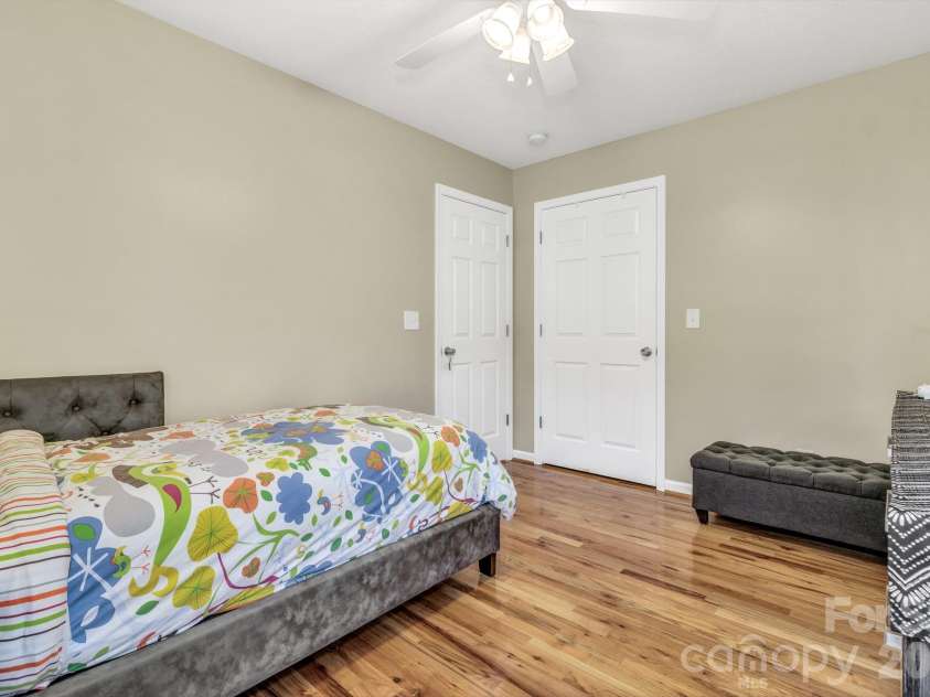 210 Allen Paul Drive, Hendersonville, NC 28791.  MLS# CAR4395048, YatesRealty ID 34201. 