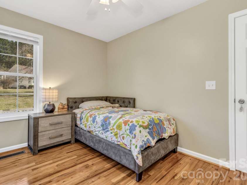210 Allen Paul Drive, Hendersonville, NC 28791.  MLS# CAR4395048, YatesRealty ID 34201. 
