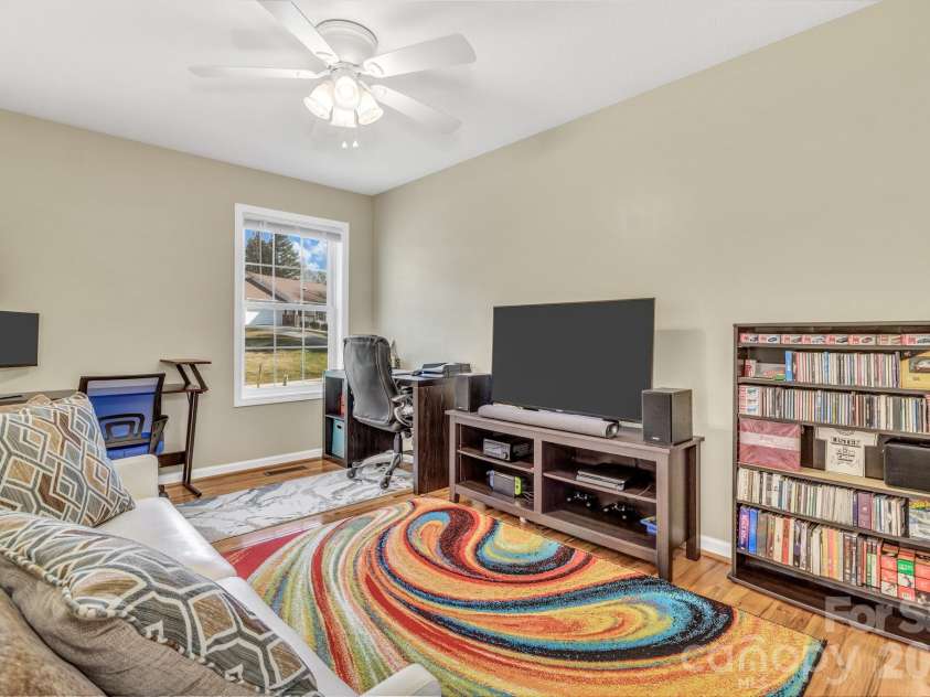 210 Allen Paul Drive, Hendersonville, NC 28791.  MLS# CAR4395048, YatesRealty ID 34201. 