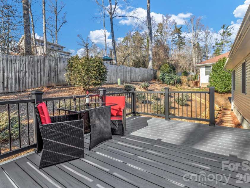 210 Allen Paul Drive, Hendersonville, NC 28791.  MLS# CAR4395048, YatesRealty ID 34201. 
