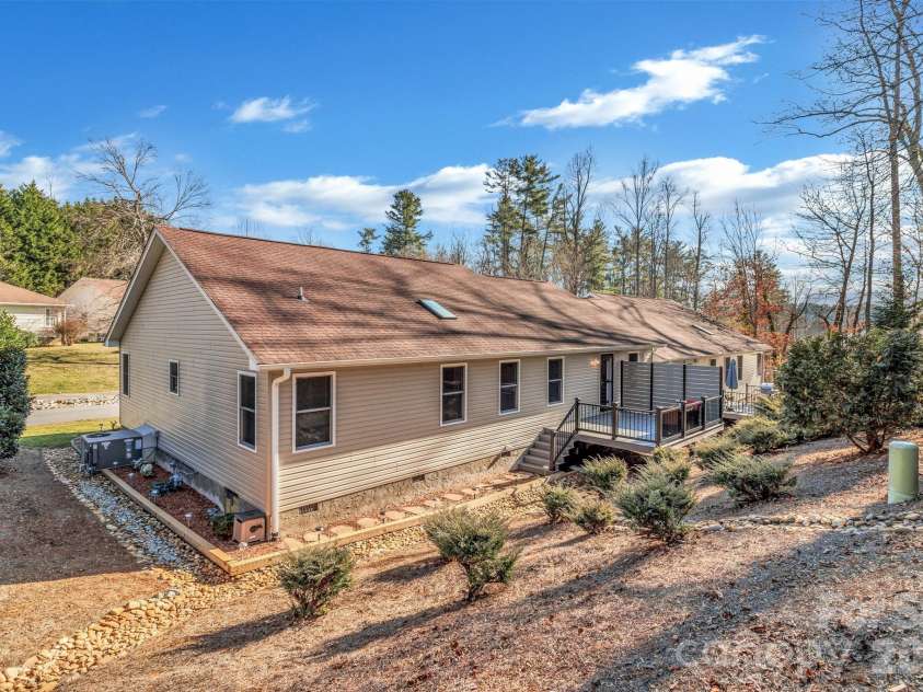 210 Allen Paul Drive, Hendersonville, NC 28791.  MLS# CAR4395048, YatesRealty ID 34201. 