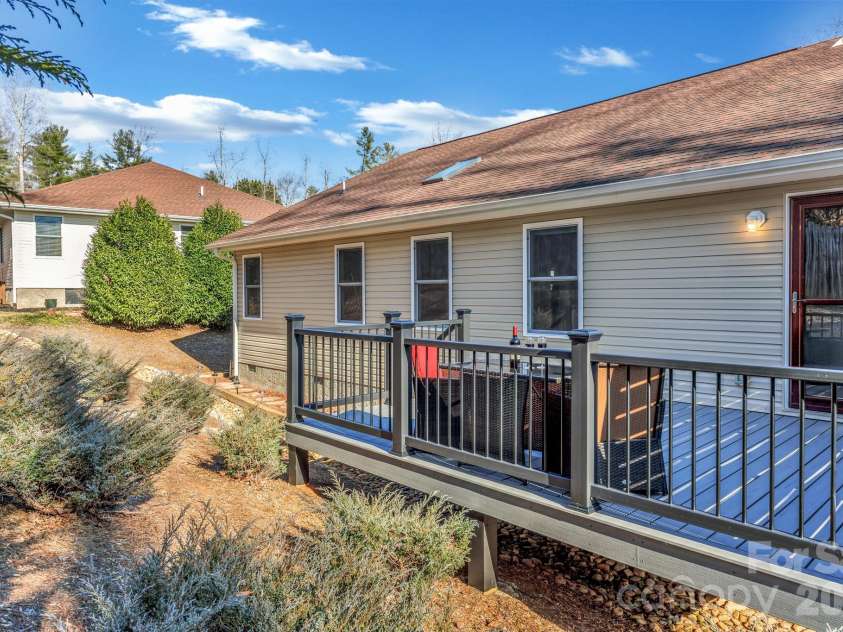 210 Allen Paul Drive, Hendersonville, NC 28791.  MLS# CAR4395048, YatesRealty ID 34201. 