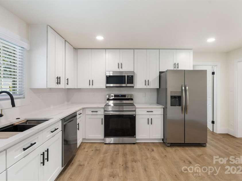 7431 Idlewild Road, Charlotte, NC 28212.  MLS# CAR4288422, YatesRealty ID 34201. 
