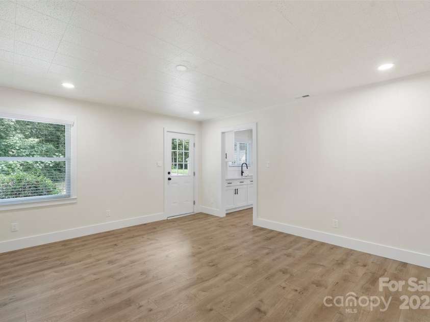 7431 Idlewild Road, Charlotte, NC 28212.  MLS# CAR4288422, YatesRealty ID 34201. 