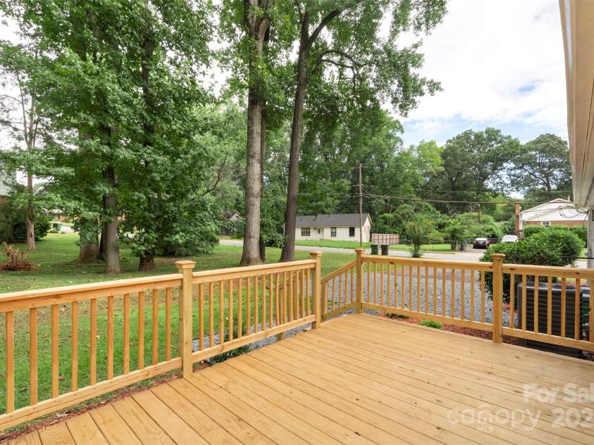 7431 Idlewild Road, Charlotte, NC 28212.  MLS# CAR4288422, YatesRealty ID 34201. 