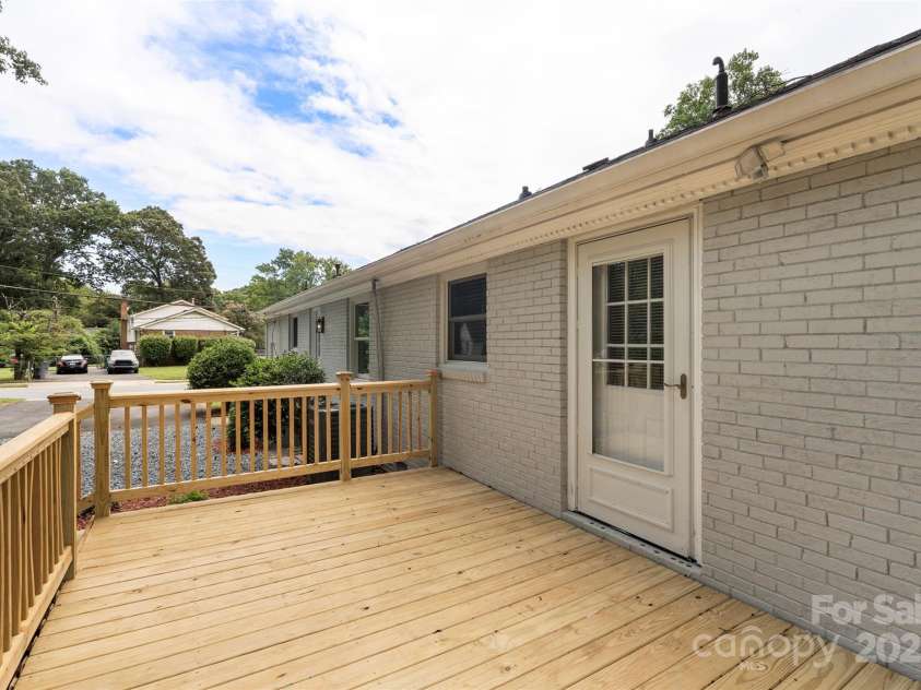 7431 Idlewild Road, Charlotte, NC 28212.  MLS# CAR4288422, YatesRealty ID 34201. 