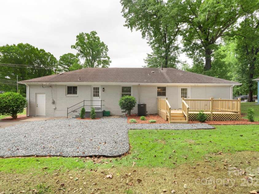 7431 Idlewild Road, Charlotte, NC 28212.  MLS# CAR4288422, YatesRealty ID 34201. 