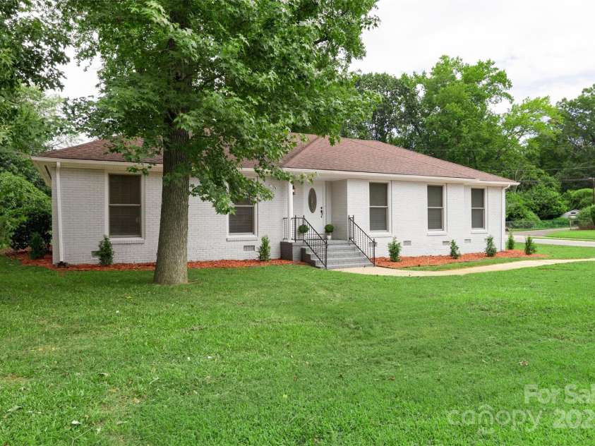 7431 Idlewild Road, Charlotte, NC 28212.  MLS# CAR4288422, YatesRealty ID 34201. 