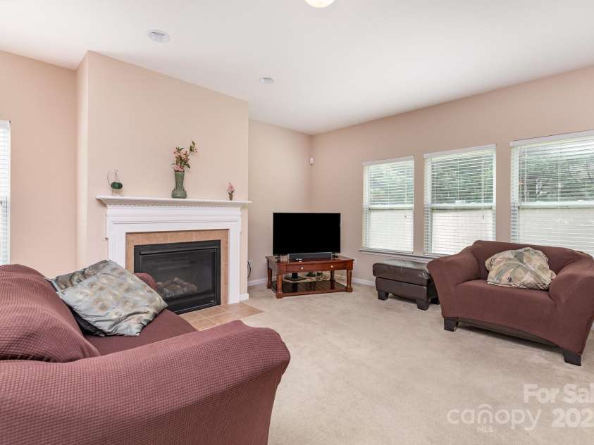 9702 Fernspray Road, Charlotte, NC 28215.  MLS# CAR4282985, YatesRealty ID 34204. 