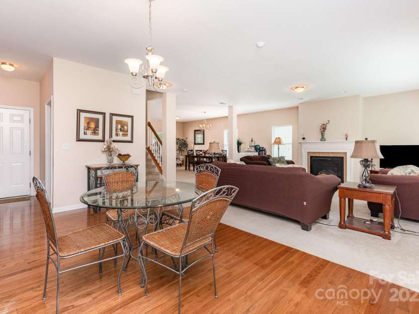 9702 Fernspray Road, Charlotte, NC 28215.  MLS# CAR4282985, YatesRealty ID 34204. 