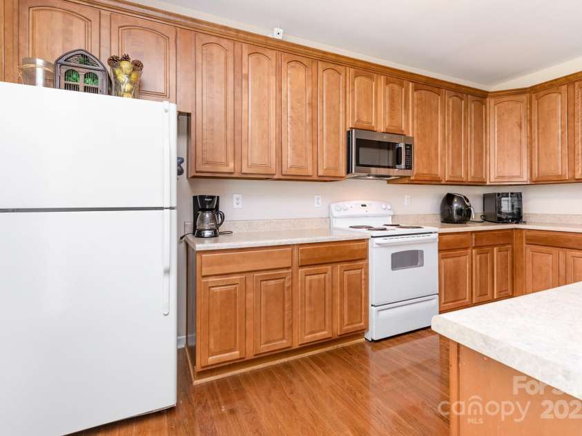 9702 Fernspray Road, Charlotte, NC 28215.  MLS# CAR4282985, YatesRealty ID 34204. 
