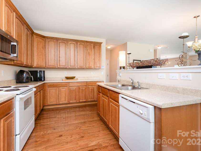 9702 Fernspray Road, Charlotte, NC 28215.  MLS# CAR4282985, YatesRealty ID 34204. 