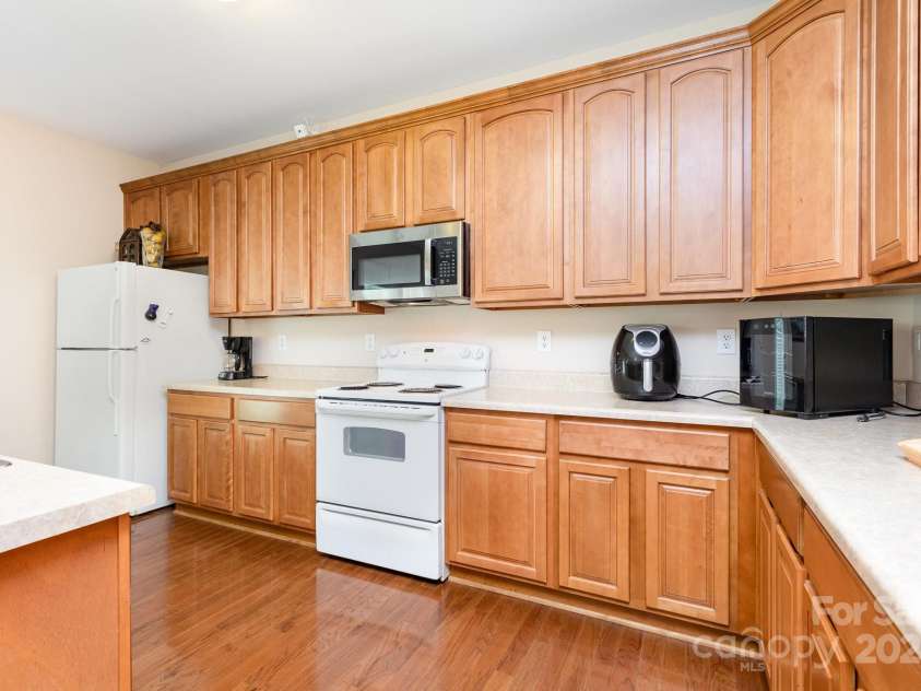 9702 Fernspray Road, Charlotte, NC 28215.  MLS# CAR4282985, YatesRealty ID 34204. 