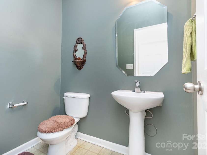 9702 Fernspray Road, Charlotte, NC 28215.  MLS# CAR4282985, YatesRealty ID 34204. 