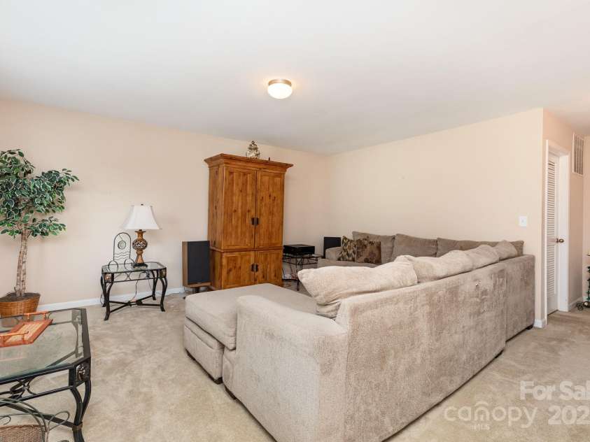 9702 Fernspray Road, Charlotte, NC 28215.  MLS# CAR4282985, YatesRealty ID 34204. 