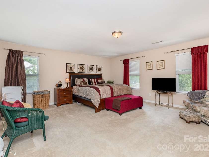 9702 Fernspray Road, Charlotte, NC 28215.  MLS# CAR4282985, YatesRealty ID 34204. 