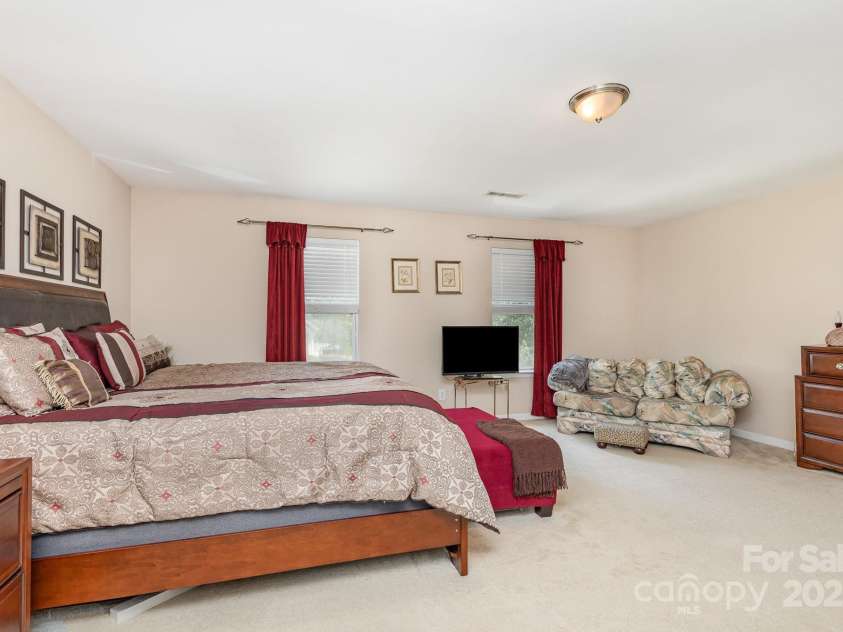 9702 Fernspray Road, Charlotte, NC 28215.  MLS# CAR4282985, YatesRealty ID 34204. 