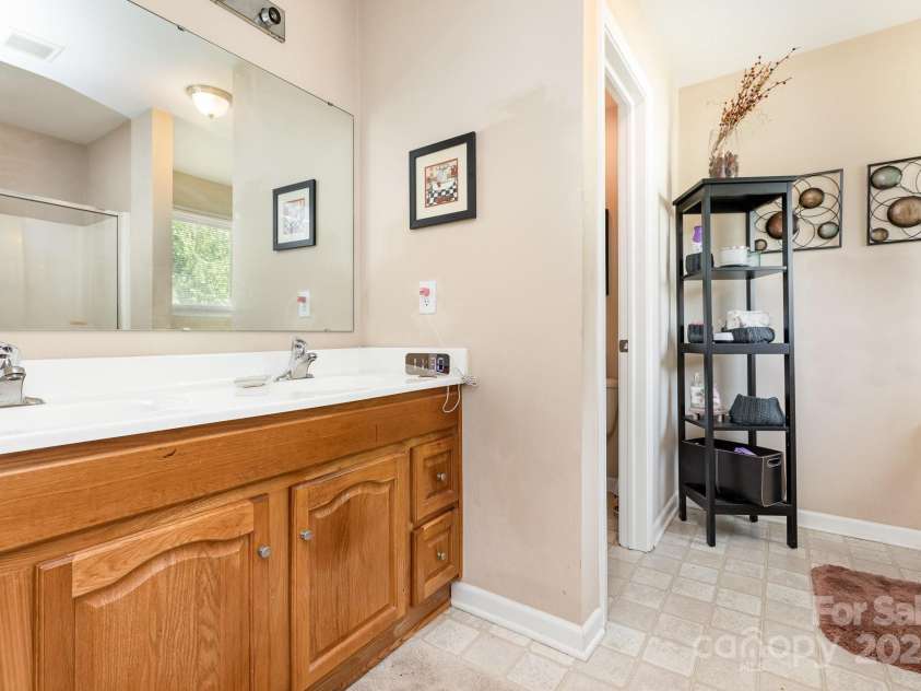9702 Fernspray Road, Charlotte, NC 28215.  MLS# CAR4282985, YatesRealty ID 34204. 