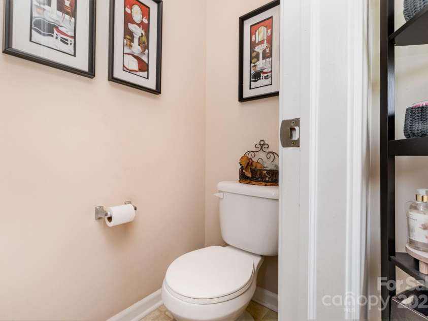 9702 Fernspray Road, Charlotte, NC 28215.  MLS# CAR4282985, YatesRealty ID 34204. 