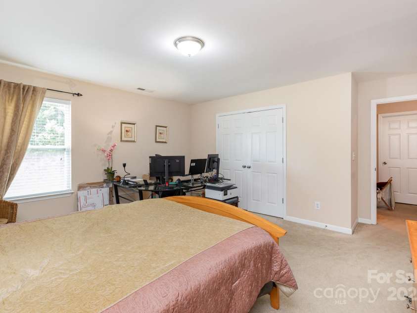 9702 Fernspray Road, Charlotte, NC 28215.  MLS# CAR4282985, YatesRealty ID 34204. 