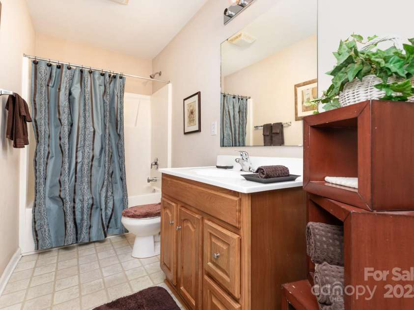9702 Fernspray Road, Charlotte, NC 28215.  MLS# CAR4282985, YatesRealty ID 34204. 