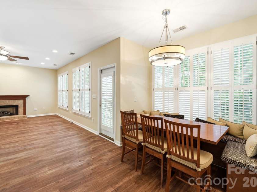 7711 Abbotsinch Court, Charlotte, NC 28269.  MLS# CAR4397485, YatesRealty ID 34205. Open floor plan.