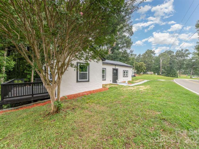 1104 Hardin Road, Dallas, NC 28034.  MLS# CAR4290720, YatesRealty ID 34206. 