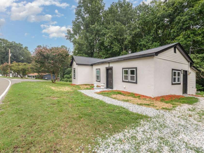 1104 Hardin Road, Dallas, NC 28034.  MLS# CAR4290720, YatesRealty ID 34206. 