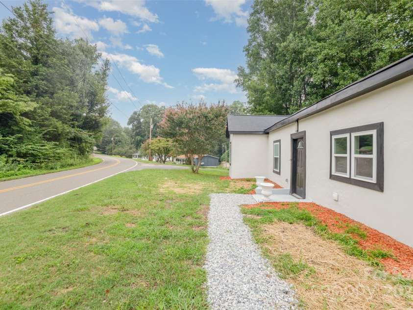 1104 Hardin Road, Dallas, NC 28034.  MLS# CAR4290720, YatesRealty ID 34206. 